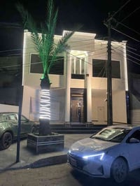 طابق  اول كامل للايجار  يحتوي على 3  ثلاث غرف كبار وصالة كبيرة وخدمات ...