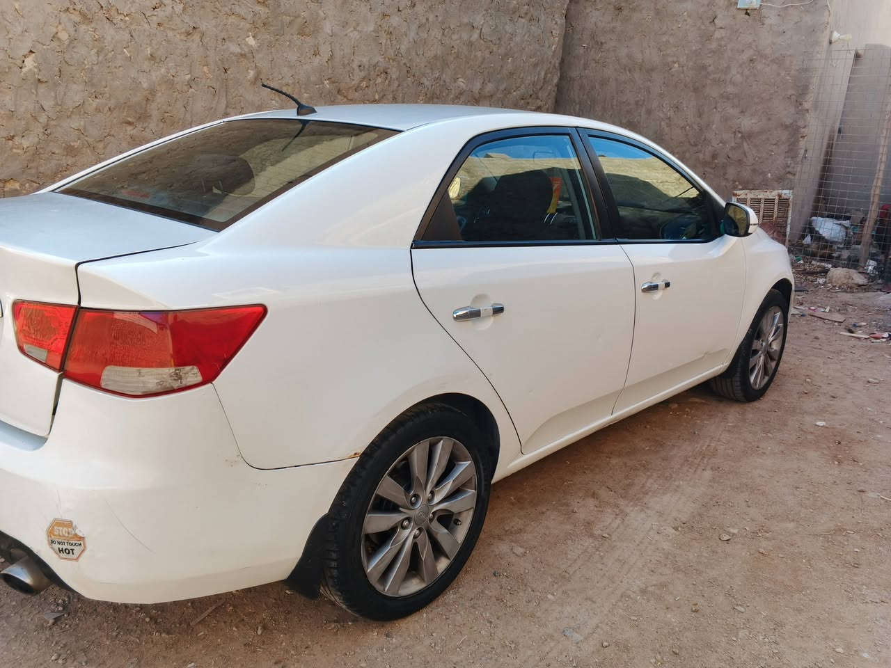 سيراتو موديل 13خليجي كير محرك جديد صدر نضيف تخم تاير جديد بيه صبغ بدون أي داخل السعر 94 وبيه مجال المكان هيت كبيسه رقمي ***********
