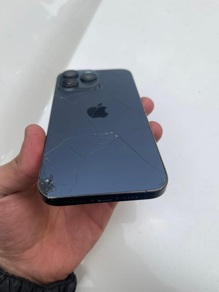 آيفون 15برو ماكس
بطاريه90
ذاكره 256
شرق اوسط 
السعر 600
***********واتساب
