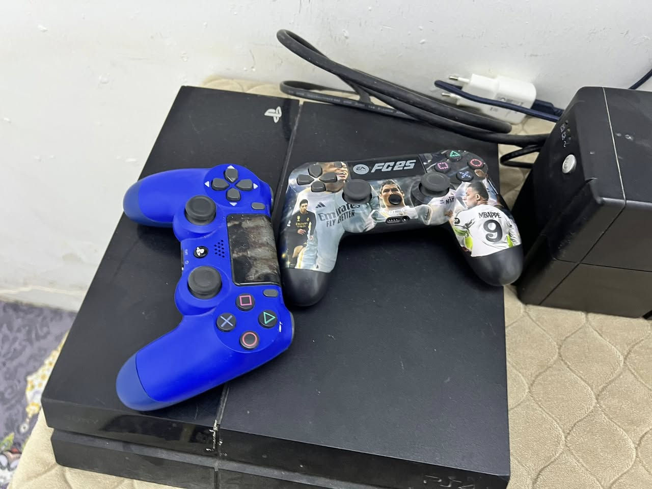 بلي  4.   اقراص.  مامهكر +جوستك 2+USBشاحن 
وياه قرص بيس 2019 
السعر 300هوه الغراض وبي مجال


**إذا كنت صاحب هذا الإعلان وتريد حذفه لأي سبب، رجاءا أرسل رسالة إلى الدعم الفني**