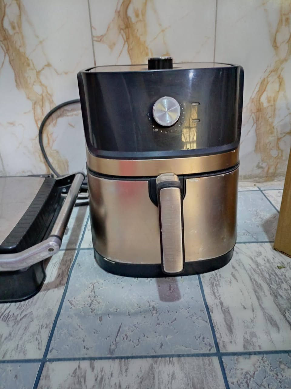 غراض بيت للبيع عنوان بصره شراي اتصل ***********
