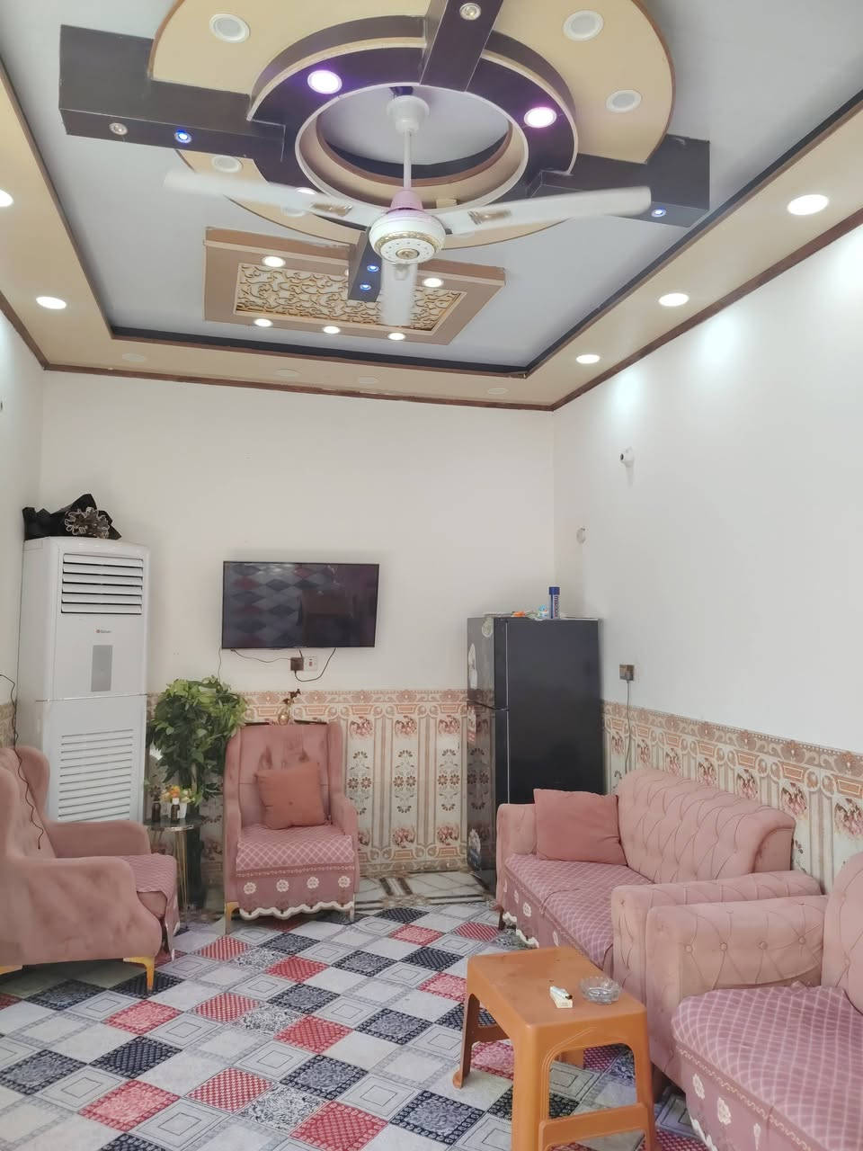 بيت للبيع خلف الكراج الموحد المساحه 115 متر بناء طابوك مسلح البيت جاهز من كلشي للاستفسار الاتصال ***********
