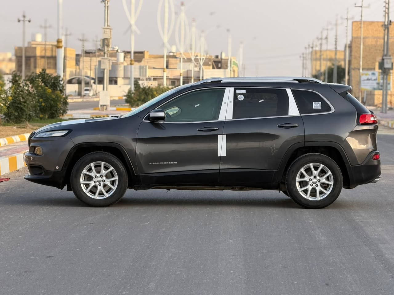 للبيع والمراوس جيب بزون م 2017 وارد امريكي حره تحويل بسمي مشروع وطني
ضرر جاملغ وبنيد وباب صبغ مواصفات
شاشه كبيرا كامرا دوار بلاجكترات لايت 
زنون مكينه 2400 مكفوله السياره جاهزه
الاخير المكان ذي قار مركز السعر 118 وبيه 
مجال الاستفسار النتصال ع رقم ***********
