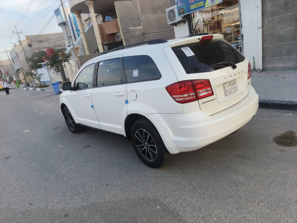 دوج جورني 7راكب موديل2018فول مواصفات(السعر103).(***********)بيها حزام صبغ جاهزه مكينه وكير كفاله تبريد ثلج حداديه جديده تخم تاير جدد كهربايات كلها شغاله رقم ذي قار سنويه لغاية 30عنوان السياره البصره*********** البصرة, العراق
