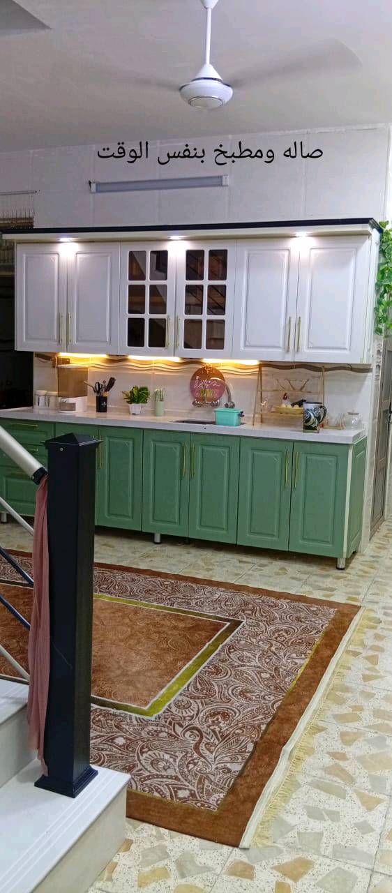 الدار للبيع المساحه 100متر الخدمات كامله ماء مجاري كهرباء تبليط شارع 10بيت كامل ماناقصه اي شيء بيت جديد بناء حديث البيت يحتوي على استقبال+صاله +ممر+غرفه +حمام داخلي+وحمام خارجي +مطبخ حار+العنوان منطقه سبع قصور مقابيل زنود الست الحمداني رقم الهاتف متواجد ع الواتساب تجي تشوفه احلا من الصور 