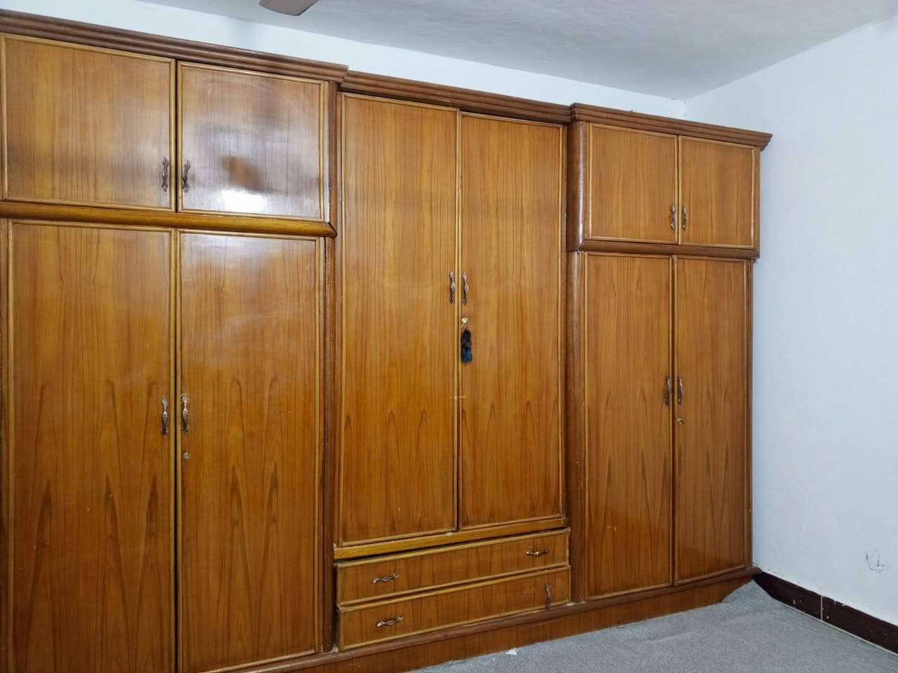 السلام عليكم
للبيع غرفة نوم ٦بيبان طابقين تسكام درجة اولى بدون اي ضرر فقط كسر بالمرايه السعر ١٣٠٠ للاستفسار ***********
