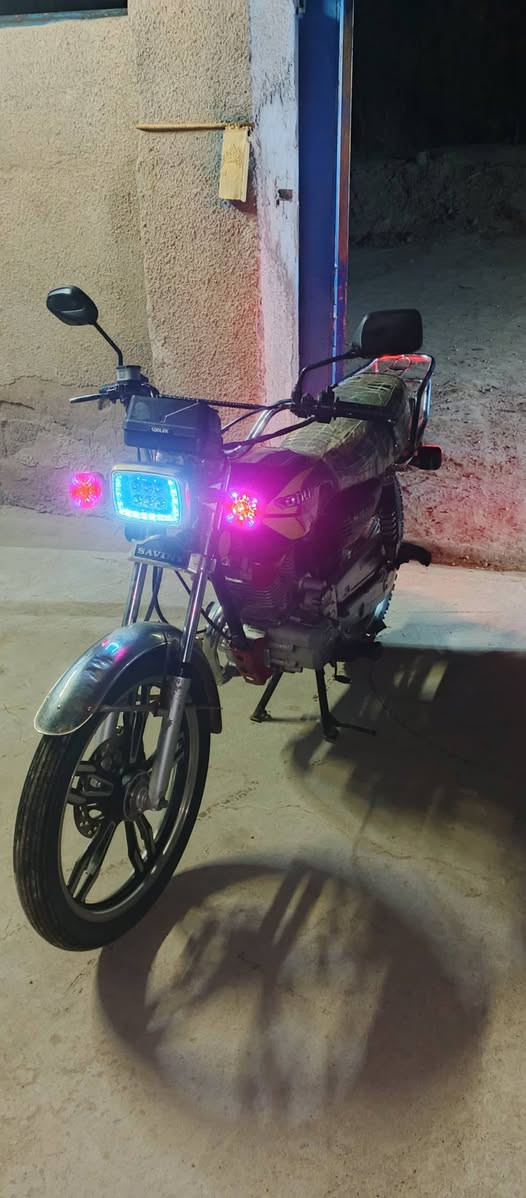 السلام عليكم دراجه ايراني موديل 22 اوراق كامله محرك مكفول لا صوت لا بخار لا دخان كهربائيات كامله نكره سلف اربع اشاير يمنه يسره لايت سكن كامل الدراجه نعومه طستها تخبل حتى ما بيها كركعه الدراجه جاهزه شغل واطلع مكان بغداد جسر الفرنسي قرب فلكت حي النصر رقمي ***********/و هذا الرقم بي واتساب ***********
