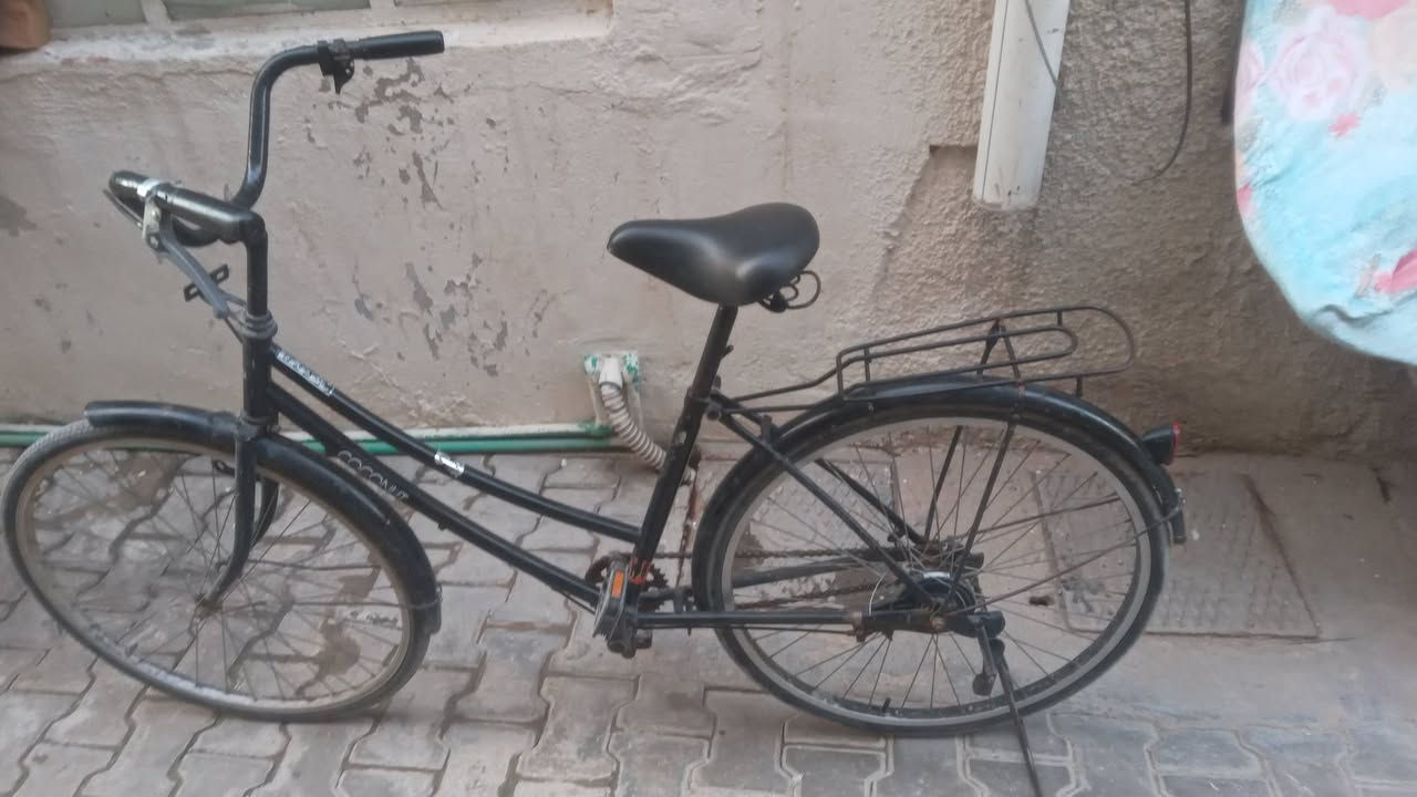السلام عليكم بايسكل بناتي للبيع كامل مكمل ما يحتاجله اي شي حجم26 اخذه للونسه سعره 65الف تواصل اتواجد واتساب ***********
