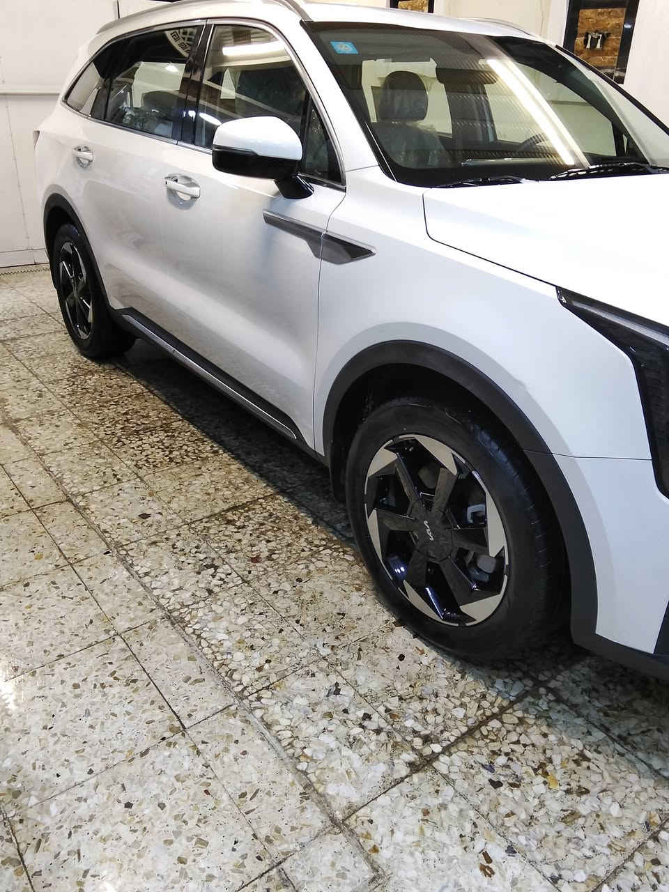 السلام عليكم سورنتو موديل 24 خليجي مكفولة كفالة عامه
مواصفات معروفة 
محرك 6 سلندر ماشيه 18
ويل 19 
رقم بغداد الجديد بأسمي 
مكان السيارة بغداد 
الاستفسار ***********
