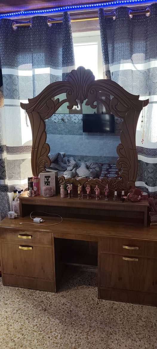 السلام عليكم غرفه للبيع ***********
