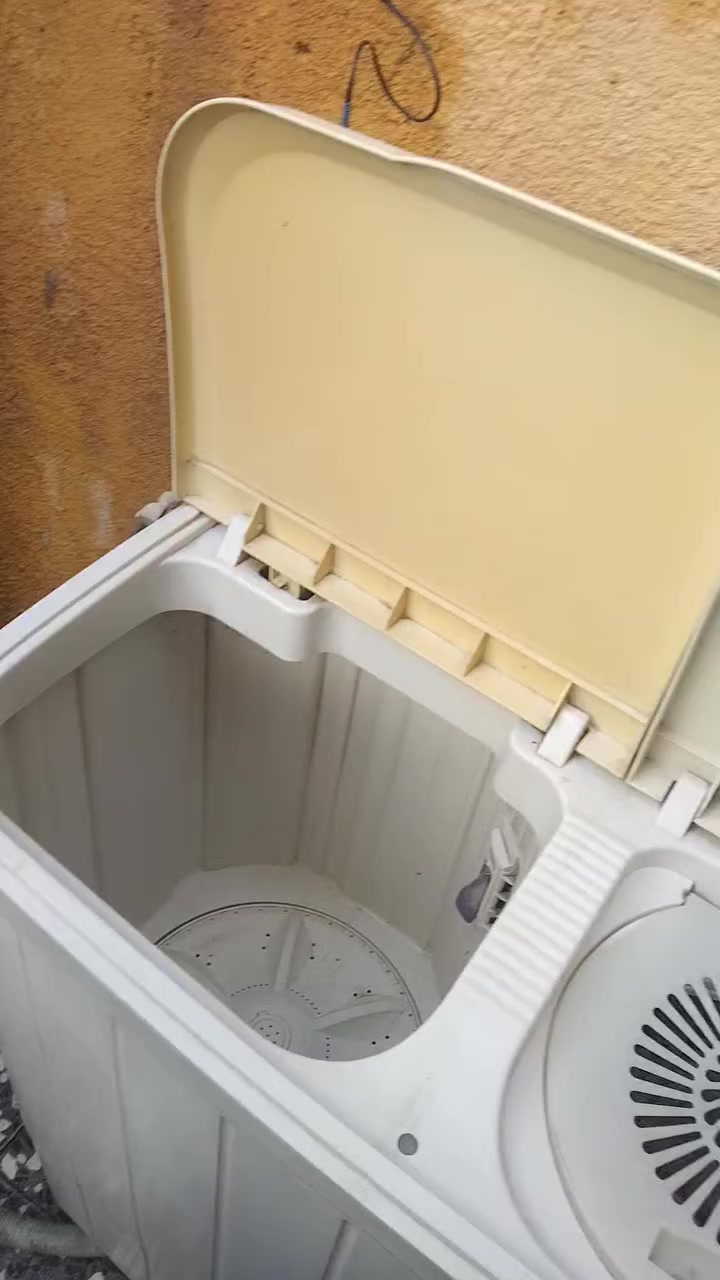 غسالة للبيع السعر ٥٠ الف وبيها مجال
الاتصال او المراسلة عبر الواتساب على الرقم ***********
