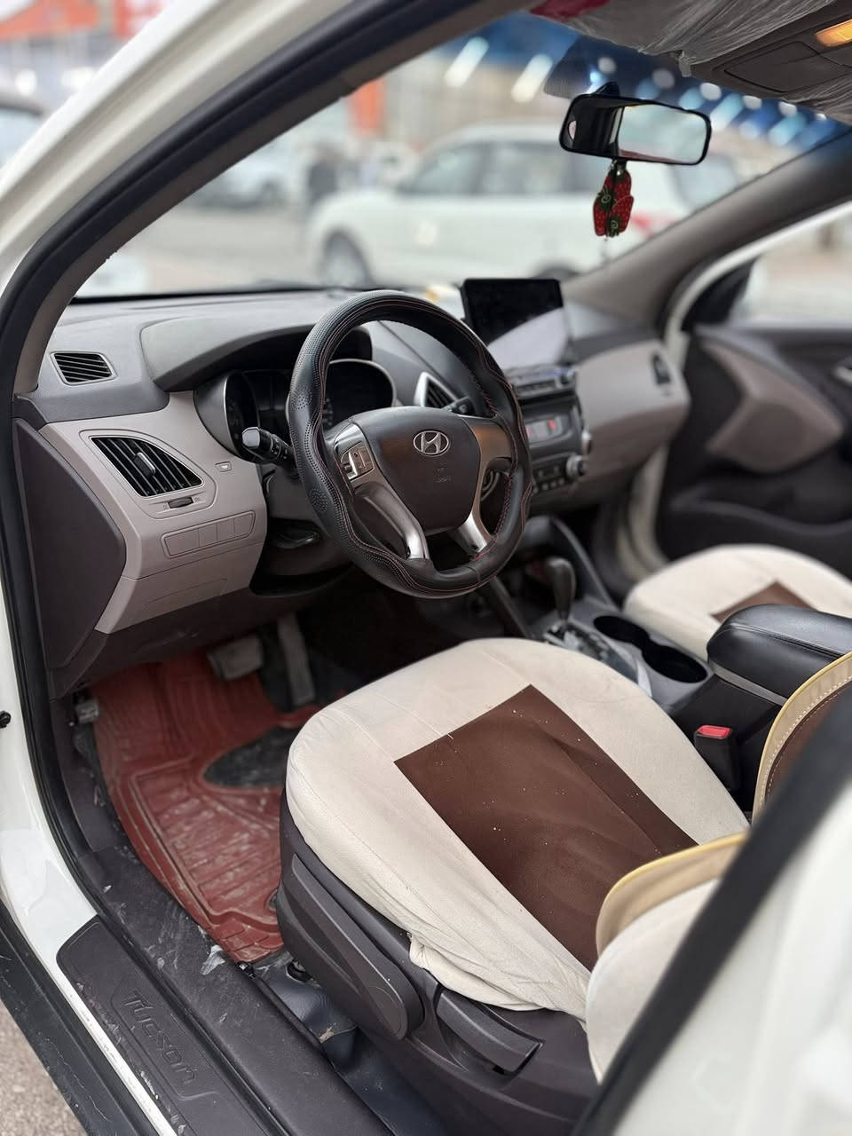 توكسان 2010/مكفوله بس جوه رقم الخلفي صبغ شبرين كير محرك مكفول من فتح ومن صرف السياره بأسمي ودفتر بانزين /السياره ماشيه 182الف هزه وسنويه جديده//السعر 136//***********//كركوك
