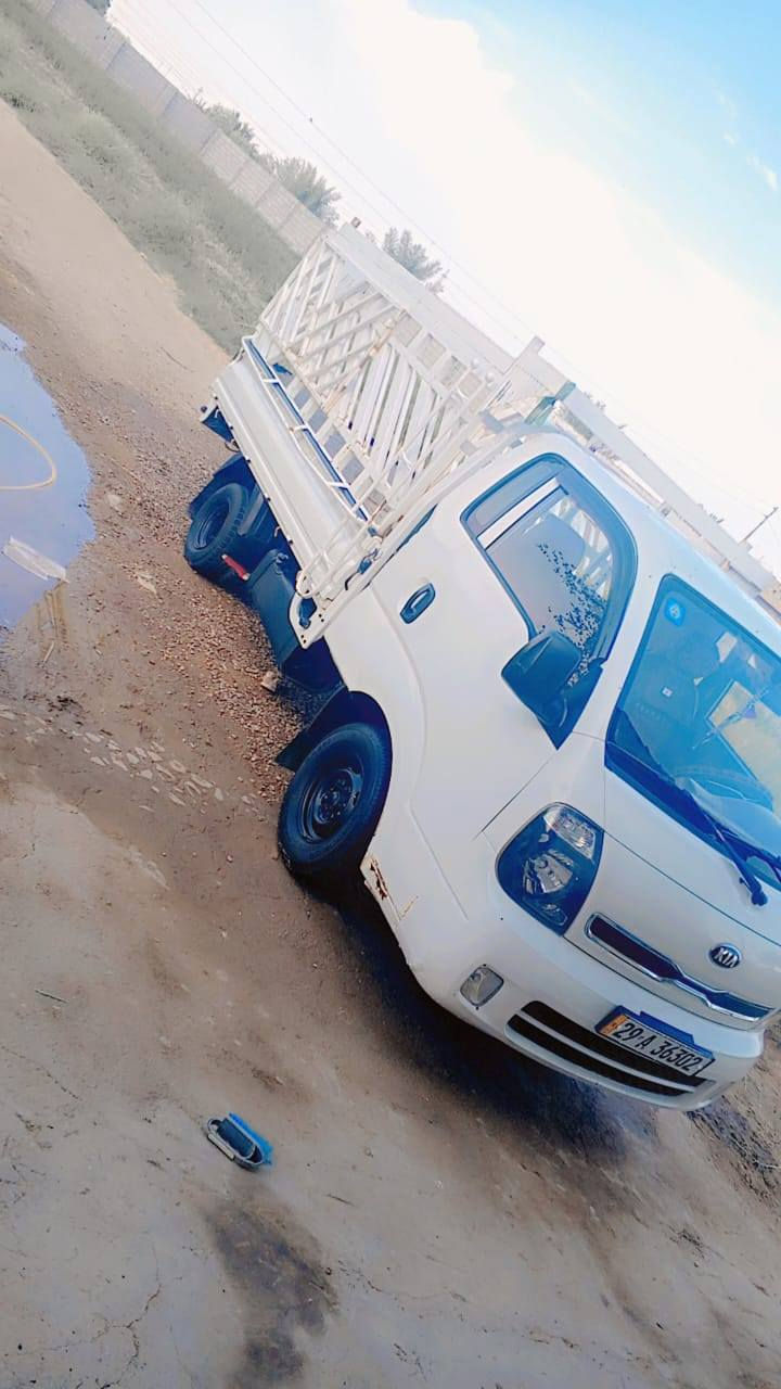 كيا حمل موديل ١٧
كفاله عامة ما عدة الدوسات بيهن خياس
 رقم واسط بأسمي تحويل ثاني يوم مكان السيارة بالكوت
هذا رقمي 
.. ***********
