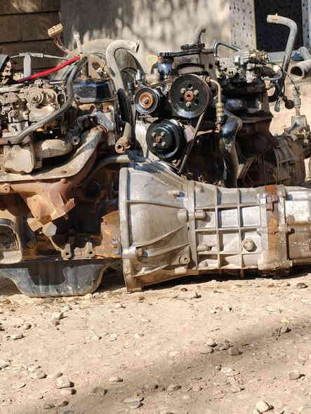 السلام عليكم يوجد لدينا محركات كامل ملحقات كير كنبريسر بور استيرن نوع فور واي ***********
