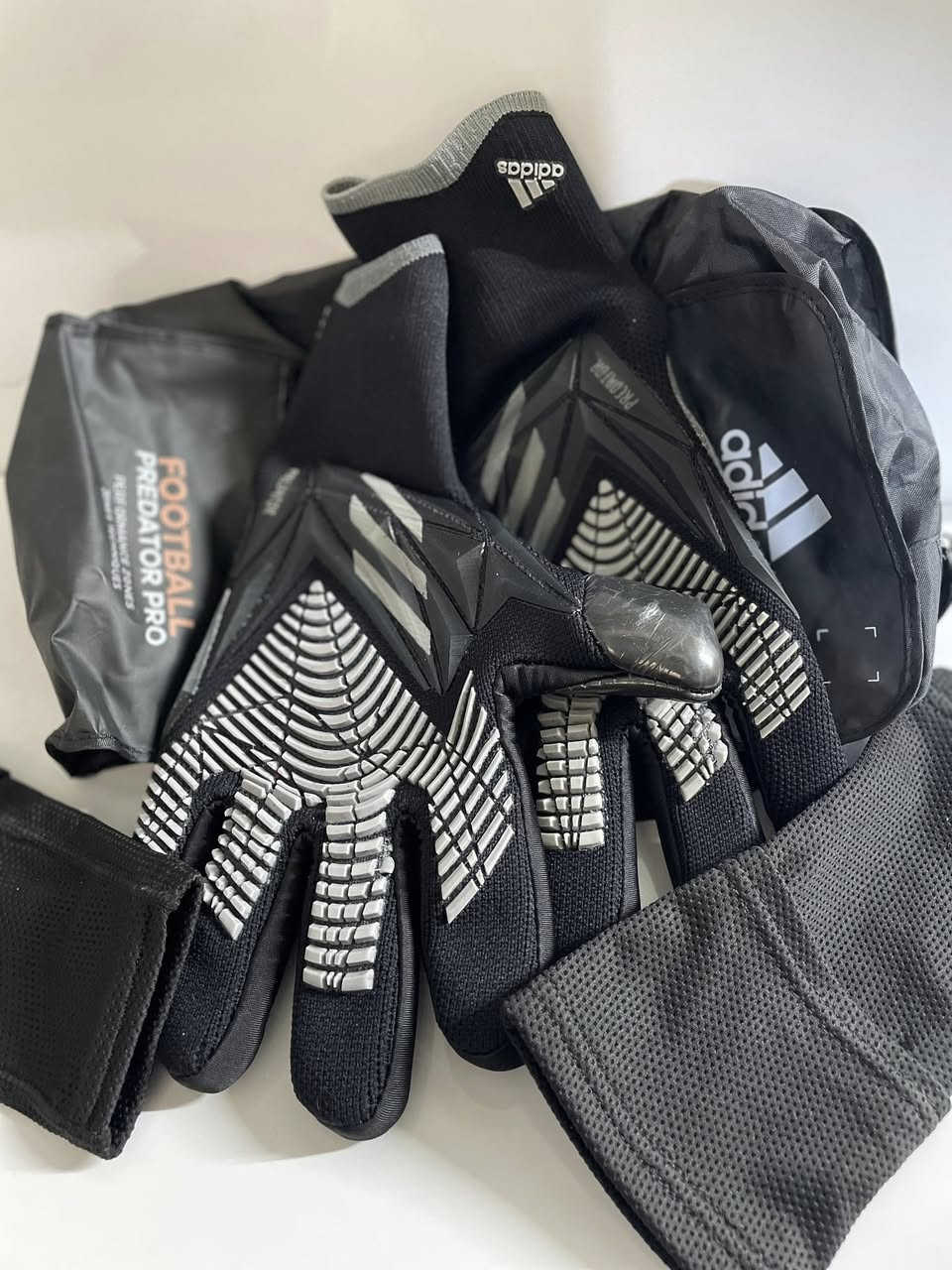 كفوف adidasاصلية اول تم 30بل عافيه توصيل مجاني


**إذا كنت صاحب هذا الإعلان وتريد حذفه لأي سبب، رجاءا أرسل رسالة إلى الدعم الفني**