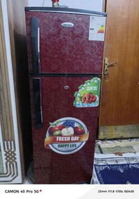 ثلاجة نظيفه كلش للبيع تشتغل بس تفصل ماعرف شبيه  قيم بالي يرضي الله 078...