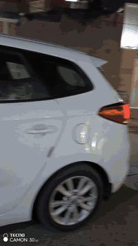 السلام عليكم كيا كارينز 2014 7ركاب  وارد خليجي كفاله عامه رقم بغداد مشروع وطني السياره باسمي ماشيه ١٧٠ الف السيارة بيها 3 وضعيات قياده كومفورت و ايكو و سبورت و السياره بالنسبه 2014 ماشيه قليل السعر ١٤٥ وبيها مجال قليل ***********
