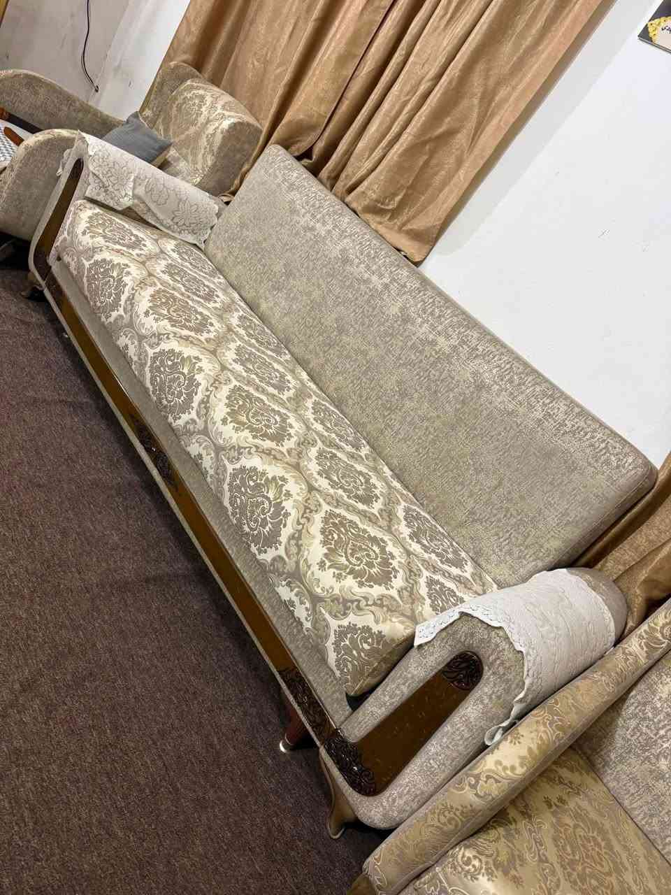 السلام عليكم هاي قنفات 2 كبار وحده وسط و2 كراسي بيهن مخزن ويصيرن حربايه أريدهن 300 
ومرجوحه ب25 
طبلات25


**إذا كنت صاحب هذا الإعلان وتريد حذفه لأي سبب، رجاءا أرسل رسالة إلى الدعم الفني**