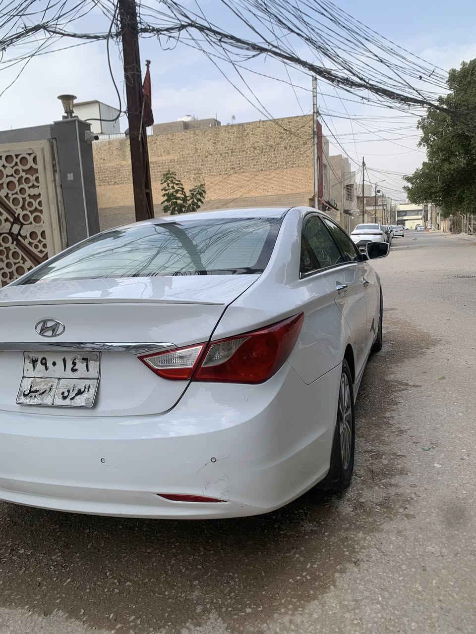 السلام عليكم سوناتا ١٣ شكل الـ ١٤ البنيد مبدل ومصبوغ وباب السائق بيها بارد المحرك قبل ١٠ ايام مجفته جديد ماشيه ١٩٦ الف  
السعر ١٣٥ وبيها مجال 
للأستفسار وتساب او الاتصال 
***********
