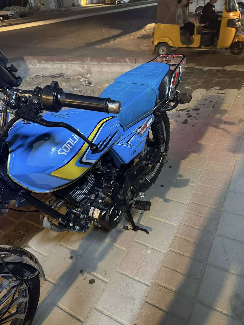 دراجه سونكً مديل 25 شاشه اكترونيه دراجه نضيفه بس تبدل دهن تطلع بيه مال بيت دراجه نضيفه 5 كير المكينهً200سيسي سلف هندر تجي تاخذه من باب بيتي مكاني بغداد مدينه الصدر السعر 650وبيهً مجال رقم الهاتف ***********
