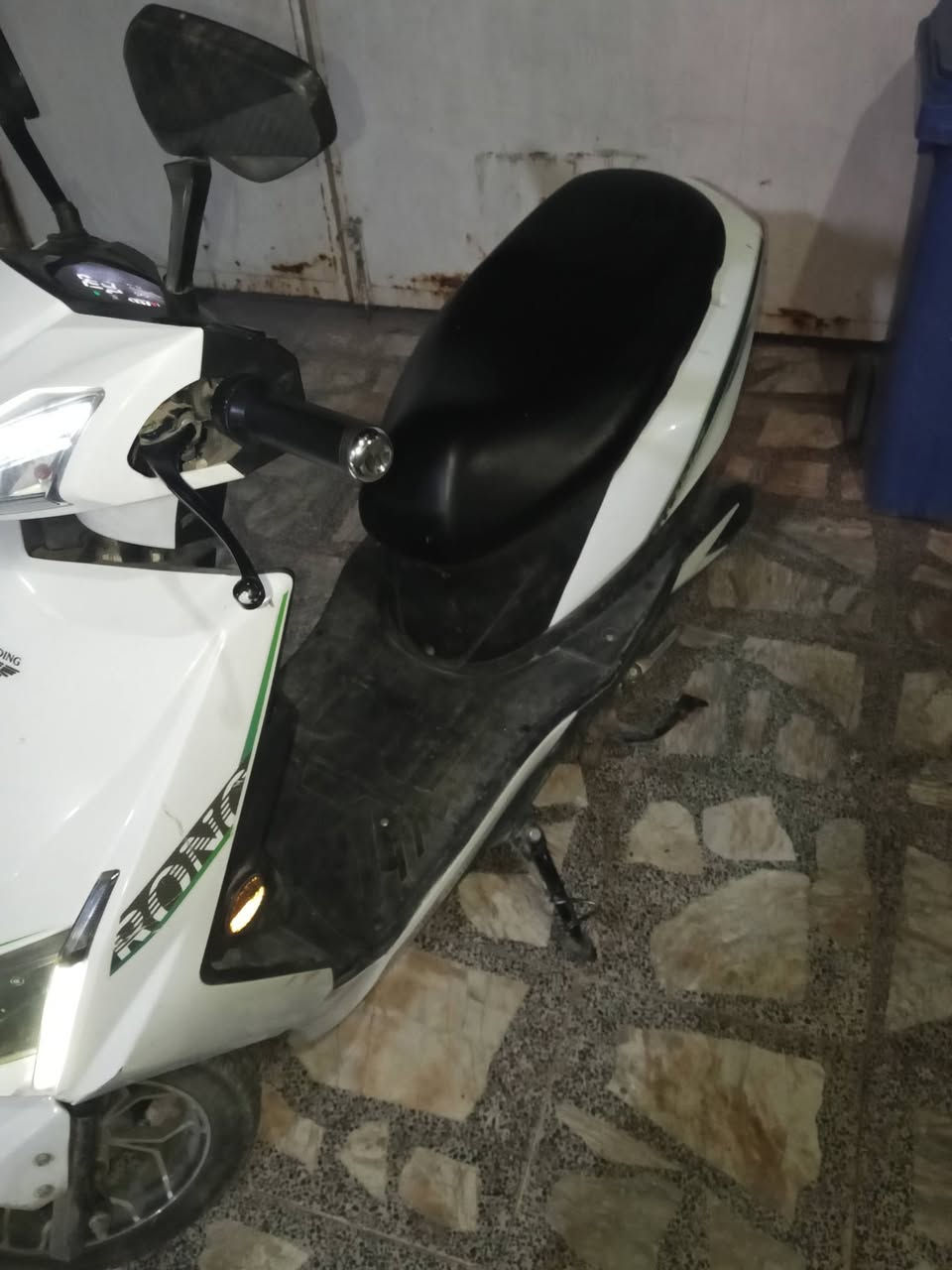 السلام عليكم
دراجه دولفين نضافه كدامكم 
بطاريات جدد قبل شهر شديتهن 

المكان بغداد زعفرانية 
السعر 500 وبيه مجال


**إذا كنت صاحب هذا الإعلان وتريد حذفه لأي سبب، رجاءا أرسل رسالة إلى الدعم الفني**