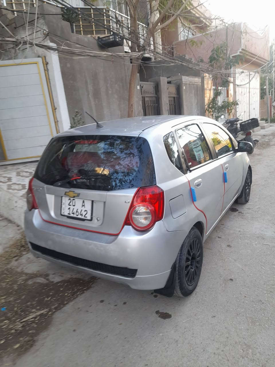 السلام عليكم افيو ٢٠٠٩  نضيفه جدا كير مكينه كورلا بصمه ١٦٠٠ تدفئه تبريد تخم تاير صدر أمامي خلفي،، كلشي بيها وضع الشركه بيها مكانات صبغ ،، سياره رقم ديالى باسمي مشروع وطني سياره ترايك ٢٠٠،، ناعمه جدا السعر ٤٠ وبيها مجال بسيط،، الاتصال *********** اتصل وتدلل مكاني بغداد
