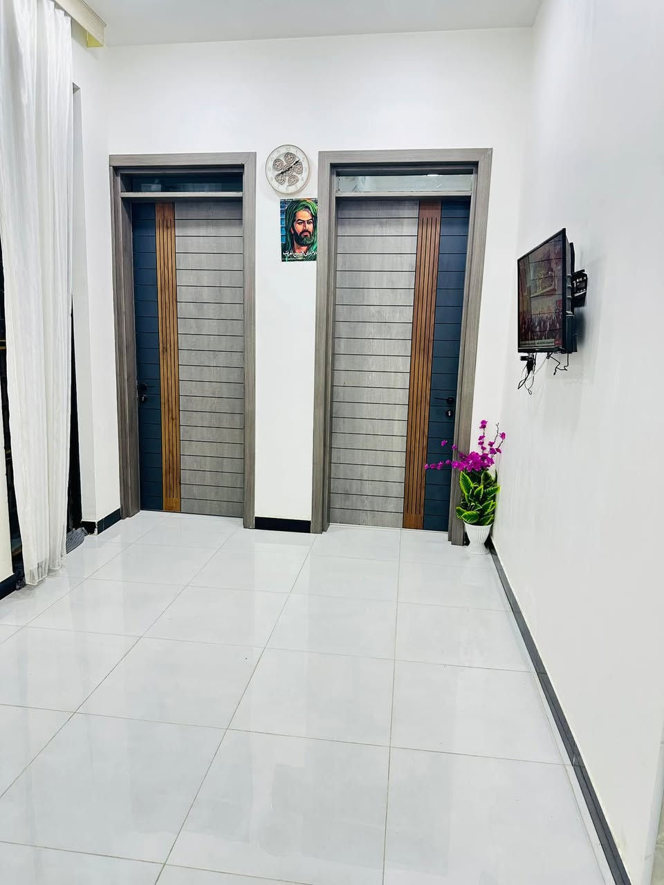 بيت للبيع بناء حديث مساحه 190 متر طابو زراعي سند 25 
غرفتين نوم ~صاله ~ستقبال ~مطبخ ~كراج سياره ~
البيت جاهز من كلشي خدمات كامله ماء كهرباء مجاري تبليط 
البكرلي قرب قاعة ابو بسام المدخل الثاني خلف مستشفى الكفيل الاتصال ***********
