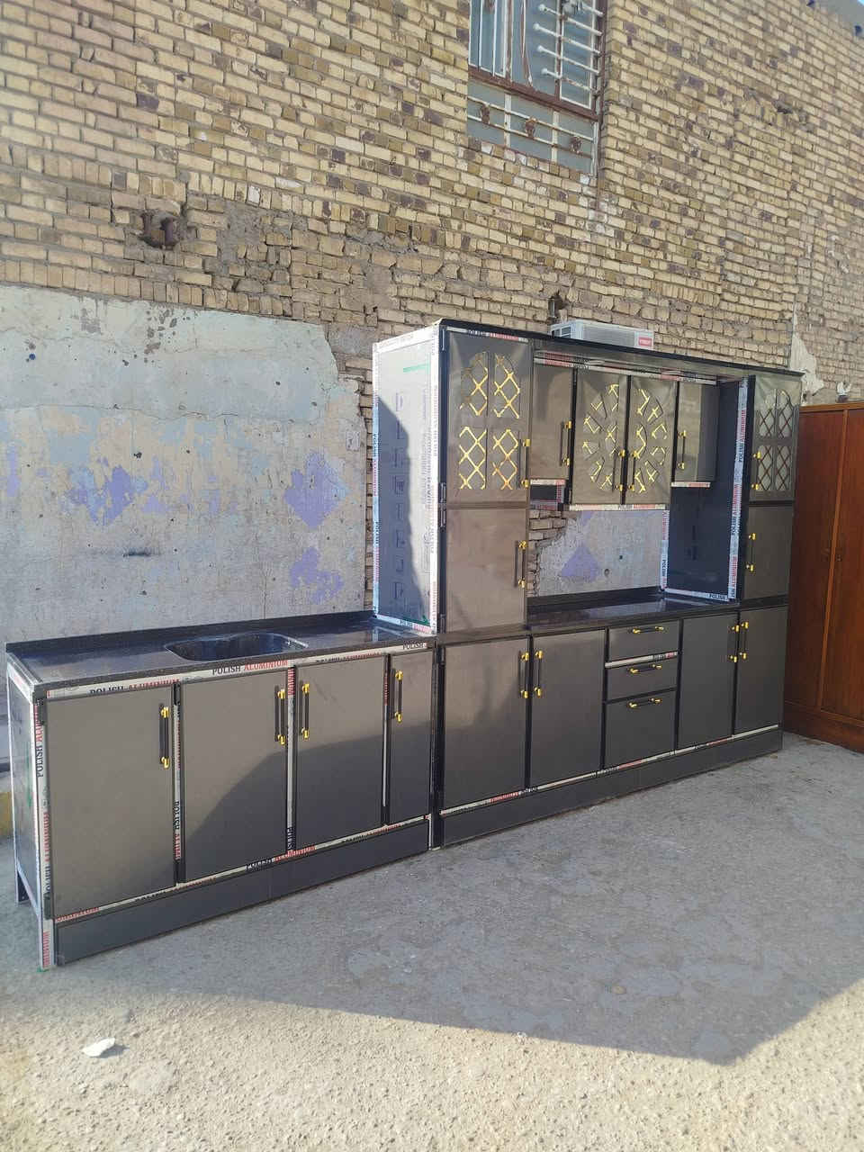 كاونتر مترين ونص تزكام 
وسنك مرمر متر ونص 
العنوان العزه القديمة 
***********
