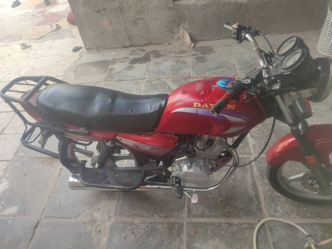 السلام عليكم للبيع دايون عضم مديل 18 اوراق اصولي بسمي وكيله عقيل الربيعي دراجه بلاديه وجاهزه  سعره 650 وبيه مجال شراي يتصل عل رقم *********** مكاني نجف حي ميسان
