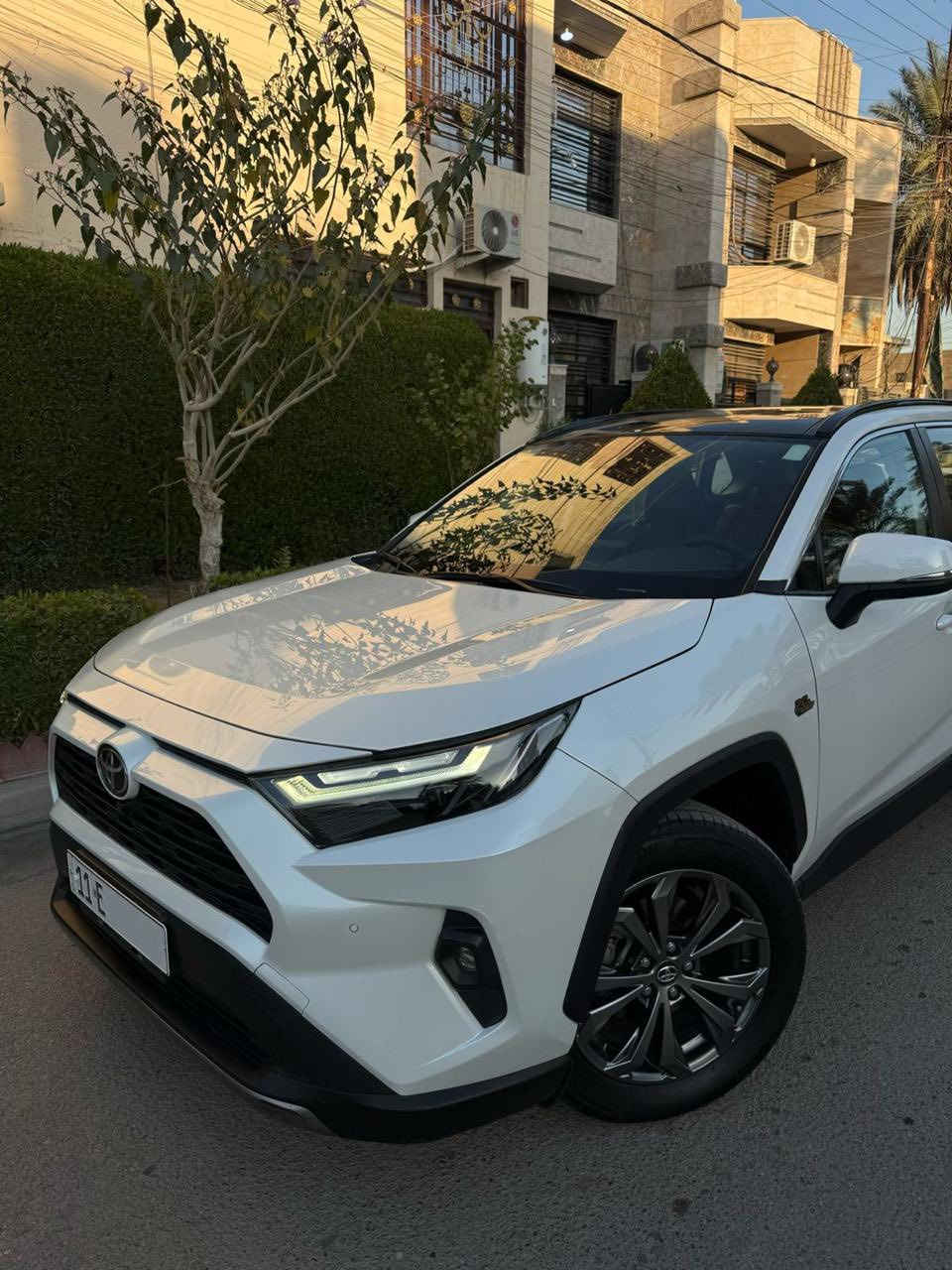 تيوتا راف 4 2023 عشرينية
ماشية 28 الف كيلو متر 
خليجي (تجميع الصين) 
يعني السيارة ياباني اصل محرك كير صنع في اليابان فقط شد في الصين 
 فول 1/1 
5 كامرات 
بونراما
كشنات جلد + كهرباء + تدفئا 
سايد بريك كهرباء 
اوتو هولد
3 انظمة قيادة
شاحن واير ليس 
بك لايت LED 
لايت زينون عالي ناصي 
ويل كب كروم حجم 18 
حساس امامي خلفي
مري شفط
اشاير مري 
نفكيشن 
بصمة 
رادار امامي 
قطعتين تبريد
تبريد شاشة
شاشة ابل كار بلي 
دشبول دجتال
جام 4 اوتو
محرك 4 سلندر بانزين فقط 
رقم بغداد باسمي + هزه جديدة
السيارة مكفولة كفالة عامة عده بارد شبرين سونار جديد موضح في الصور 
مكان السيارة بغداد  
السعر : 25 الف دولار (250) ورقة وبيها مجال 
للاستفسار : ***********
