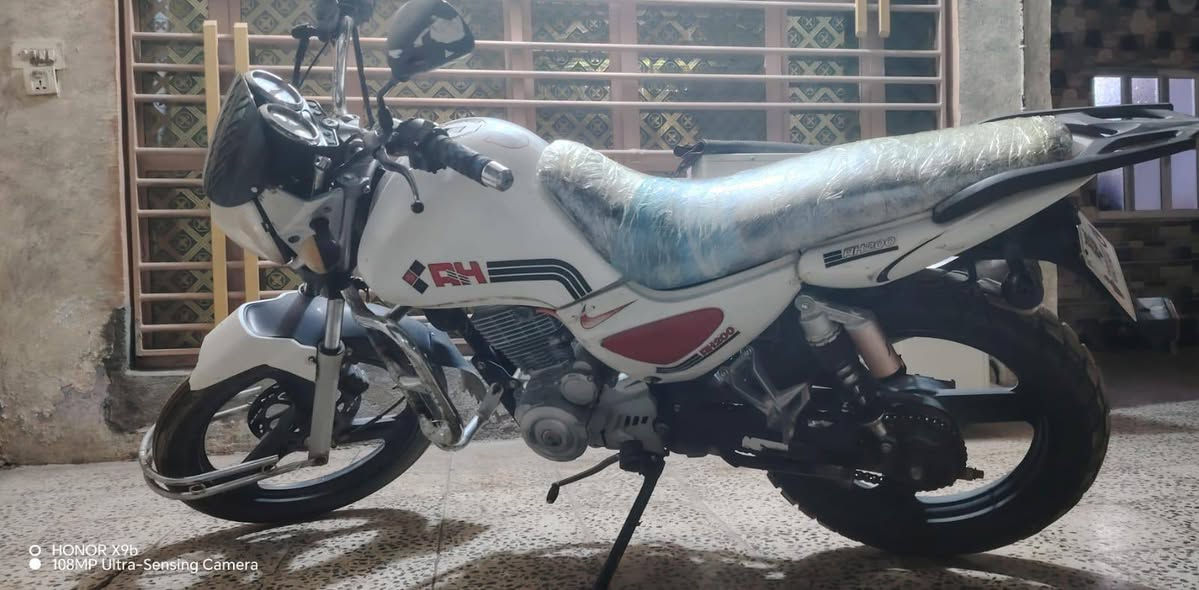 سلام عليكم موطور للبيع AH نضيف مثل الصوره المحرك ما مفتوح موديل 2018 مكان الدجيل الاستفسار *********** الموشراي لاتعبني
