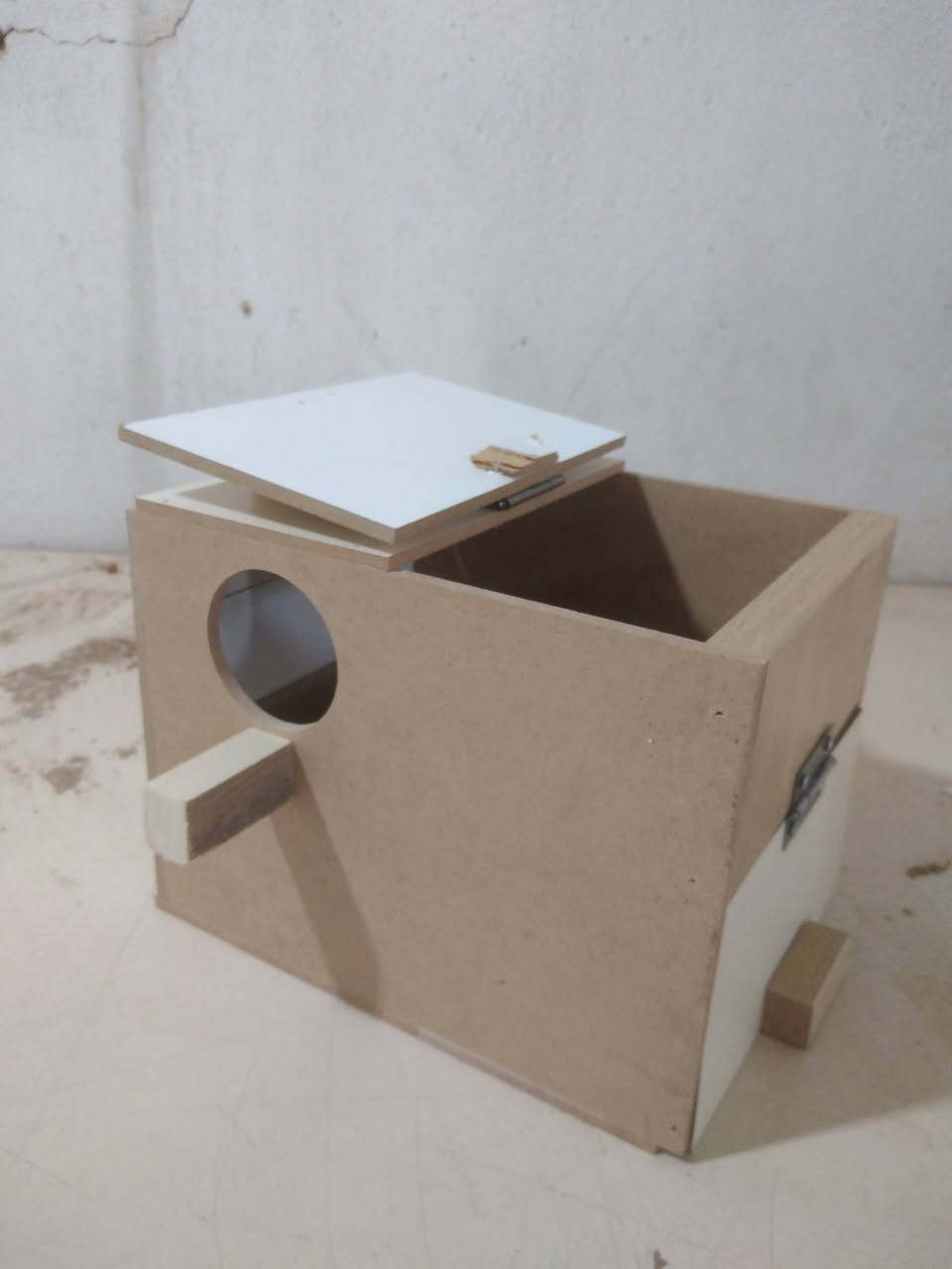 كل ماهوا جديد متاح بيوت لطيور الحب وجميع انواعها لتواصل عل خاص او على الأرقام التاليه ***********
*********** العنوان الموصل حي الانتصار العراق
