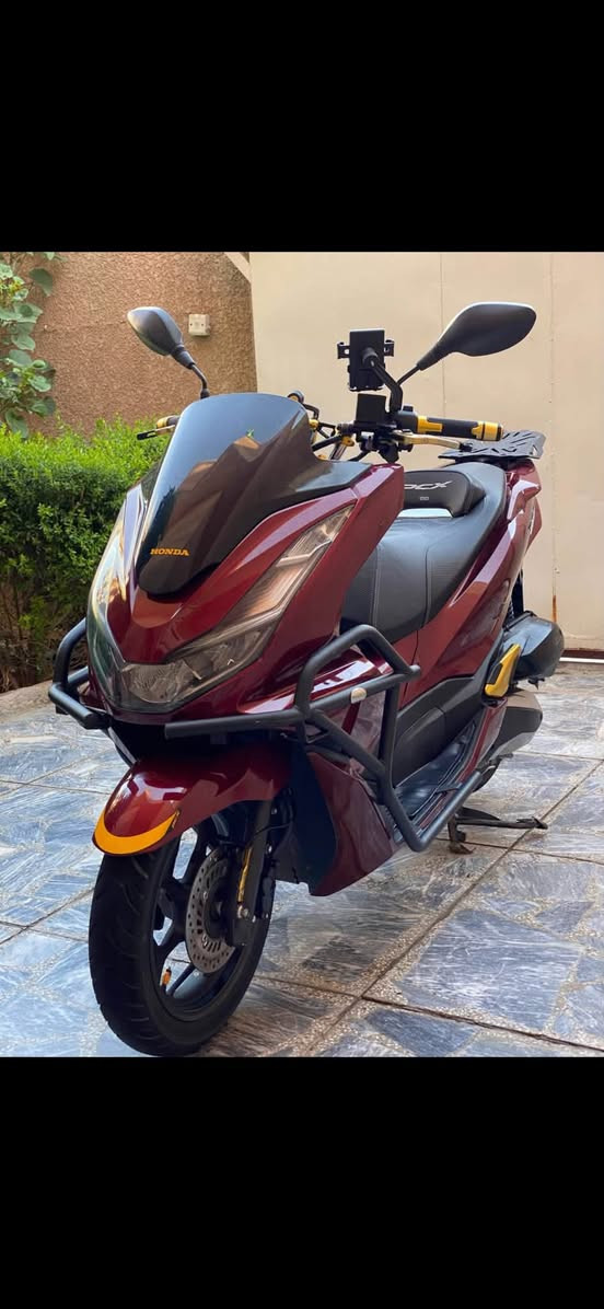 سلام عليكم PCX جيل الرابع ياباني مكينه 160
الون ماروني دراجه كفاله كفر ومكينه 
بيهة هوايه غراض اصليه 
بس الغراض الي بيهة بل 500 الف 
ماشيه 16 الف ✅
حساس ازدحام ✅
حساس استان ✅
بك لايت خلفي رياضي 
درع اصلي sss
درع صالنصه 
كاسحه 
دوسات رياضي 
كشن رياضي 
ستان مبايل 
قاعده مال مي 
يدات بريك رياضي اصلي
وابيعلك من باب بيتي وذا كلولك المكينه مفتوحه ترجع وفلوسك ضعف مكاني الامين الثانيه ***********
