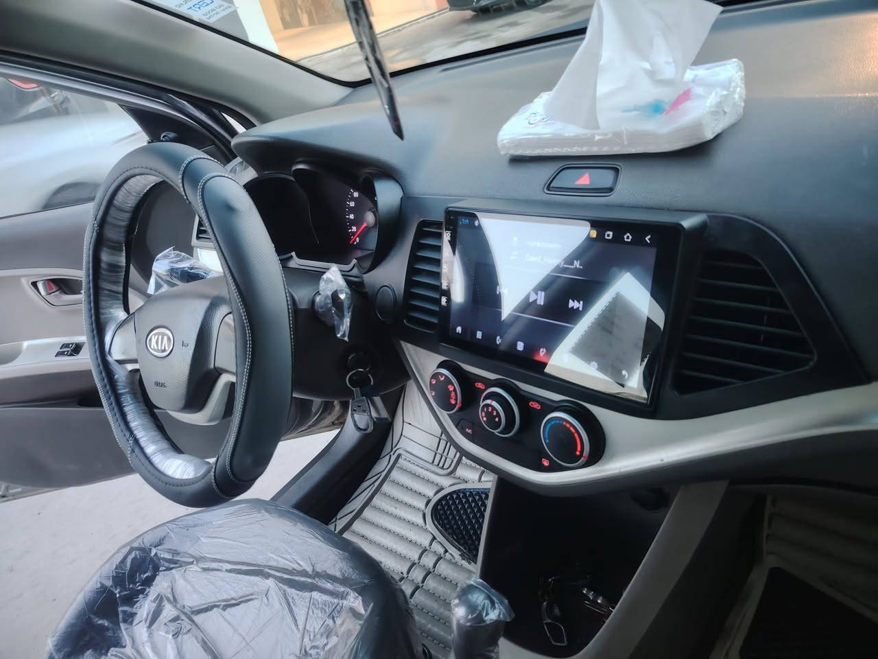 السلام عليكم 
سيارة كيا بيكانتو
موديل٢٠١٢
سنوية جديدة +كوبون بانزين
شرط المكينة والكير
صبغ قطعتين بدون دواخل
مواصفاتها
كير توماتيك وجامات كهرب و تدفئية وتبريد
شاشة وكامرة ايباد
طخم تايرات جديد
الرقم ***********
رقم ***********
السعر 75
