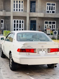 / كامري 2002 للبيع قطعتين صبغ فقط للاتصال 07808142904