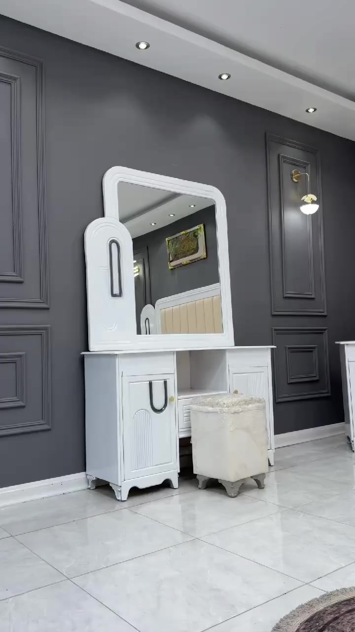 صاج نجارة عرقية 💯 

🔅تفاصيل الغرفة المرمري  ....

خارج ٤ملم ام دي اف 🔺
وداخل صاج ٣ملم 
صبغ حراري  درجة اولى 

عدد القطع  ٧ قطع 😍
🔺1 //جرباية  قياس  ١٦٠ × ٢٠٠ 
🔺//ميز جانبي ايسر قياس ٥٠
🔺2// وميز  جانبي  قياس ٥٠
🔺3// زاوية ارتفاع مترين عرض ٨٠
🔺4// وميز بلازمه  
🔺5//وميز مراية ارتفاع مترين عرض ١٢٠
🔺6// وكنتور ٦ باب  ارتفاع مترين و١٥ طول ٣ متر و١٥

القطعه الثامنة حسب الطلب شازلون
سعرها ٥٠ الف ❤️

(توصيل مجاني مركز بغداد )
التوصيل يشمل الشد مجاني 🔥
(اطراف ٥٠)
باقي المحافضات حسب البعد
(الاضافات)
دوشك طبي 150
طابورية 25
شازلون سعرها ٥٠ الف
شازلون مخزن ٧٥ الف


**إذا كنت صاحب هذا الإعلان وتريد حذفه لأي سبب، رجاءا أرسل رسالة إلى الدعم الفني**