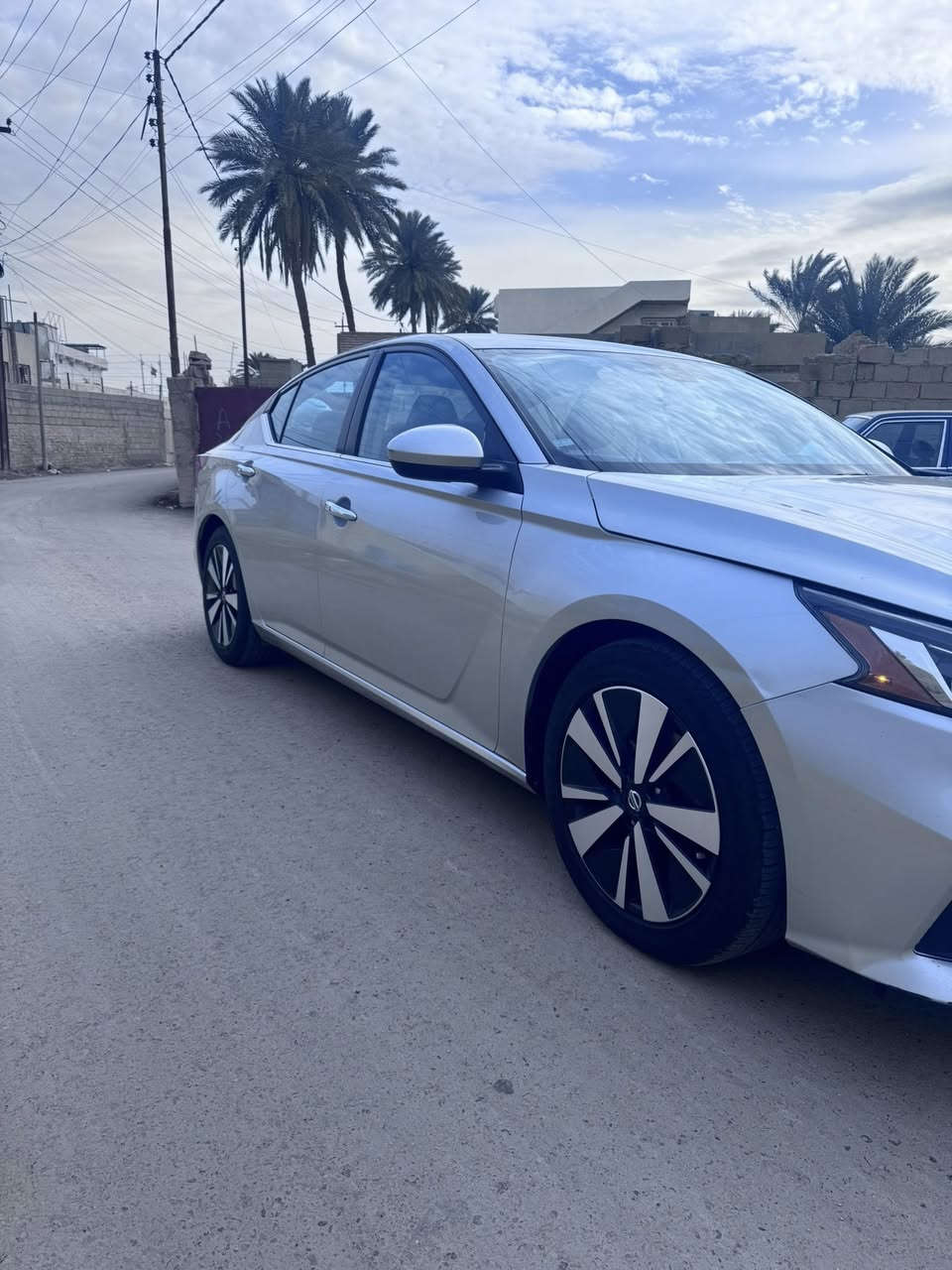 السلام عليكم نيسان التما 2021 رقم أربيل موصفات SV فول عدا فتحة ضرر جاملق خلفي وباب خلف السايق 
السعر 140 وبية مجال مكانه الرمادي ***********
