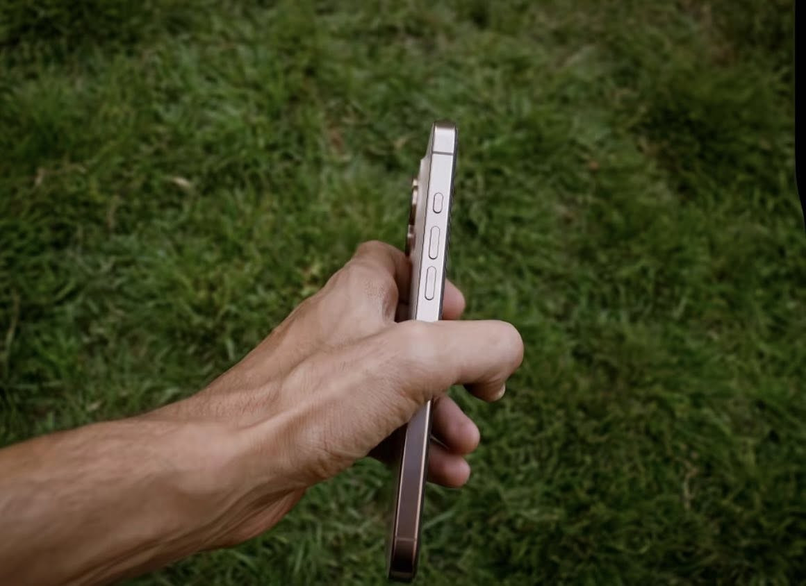 آيفون 16برو ماكس ذاكرة256 بطاريه 98عدد دورات شحن 235 جهاز نضيف مبدل اي شي بي ولا شخط بي ليحب يشتري يتواصل على رقم هاذه ***********
