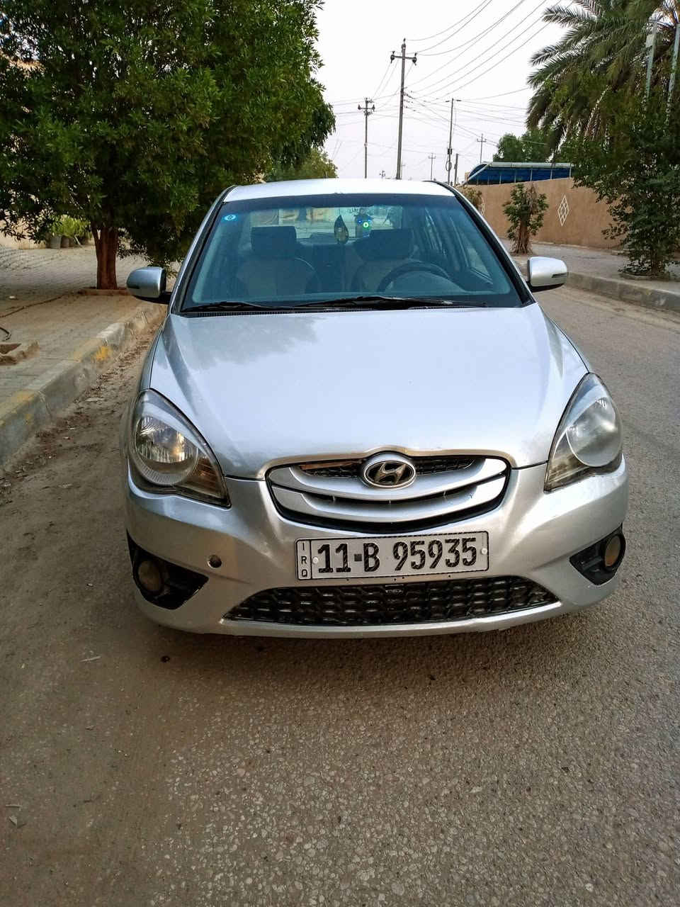 السلام عليكم هونداي اكسنت رياضي 2010رقم بغداد انكليزي بسمي مكفولة من الحادث بيه صبغ قليل البنيدجاردوصبغته ومصوره قبل الصبغ الصفحه اليمنا شخط وصبغته محرك1600 جديدكيراوتوحداديه صدر امامي وخلفي جديدتخم تايراشاير بلمري مري شفط تحكم استيرن تدفئت كشنات شاشه تبريد منضومه جديده سياره جاهزه اي نقص مابيه سعر 87بي مجال رقم مبايل ***********في كربلاء
