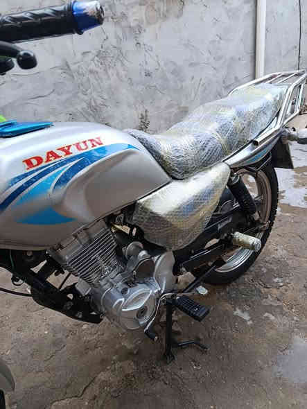 السلام عليكم دايون عضم موديل22 طالعه بل 23 دراجة جديدة برغي مامفتوح بيهة  رايدهة 1350 اوراق اصولي وصل معرض ثامر خلخال مكاني كربلاأ حولي مستشفئ الكفيل ***********
