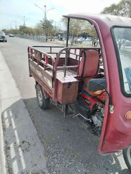 ستوته للبيع 2015 بيه سنوية قديمه كله بشرط محرك شاصي كشر نضيف ٣ تايرات جدد كهربائيات شغاله باتري هابط سلف هندر بودي قلاب ستوته مال شغل ما ناقصه اي شي سعر ٧٥٠ بيه مجال قليل *********** بدون قمريه وجنج
