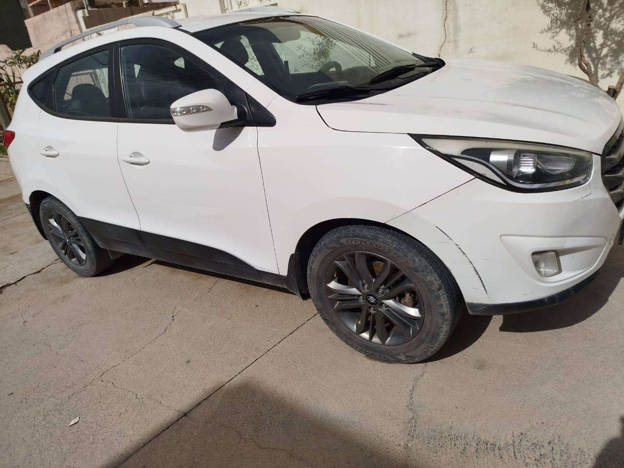 هۆندای تۆکسۆن 2015 گێڕ تۆماتیک  
قفڵ مەرکەزی ڕەنگ سپی 
220000 کم رۆشتوە
بۆنیت بۆیاغە ، چاملغی پێشەوەی لای سایەق کراوەتەو 
یەک پەڵە ساردە ، چاملغی پێشی لای سەکن 
یەک پەڵە ساردە  ، پێشی لای سایەق 
کەمە دەعمێکی هەیە 
گێر و مەکینە بەشەرت 

سعر : داوای بکە لە کۆمێنت ڕاستەوخۆ بۆت دێت 🤖 

زۆر بە جوان و خاوێنە ماوەتەوە 
سەیارە هی خۆمە سەنەوی بەناوی خۆمەنوێیە تا 2030 

بۆ زانیاری زیاتر پەیوەندی بە خاوەنی 

***********
***********
