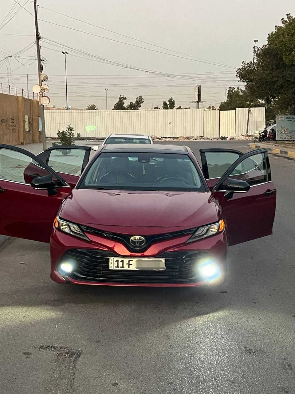 تويوتا كامري 2018  XLE
وارد امريكي 
الممشى الكلي للسيارة  94.000 M  وقابل للزيادة
صبغ قطعة وحده فقط البنيد مكان الحادث من امريكا بداية البنيد من جهة السائق 
فول مواصفات السيارة
مثبت سرعة 
كشنات جلد  اسود تدفئة فقط
بانوراما
تحكم ستيرن 
رادار أمامي وخلفي
توقف ذاتي فرامل الطوارئ
حساسات أمامي خلفي 
نقاط عمياء 
حساسات اطارات 
بصمتين اصليات
3 أنظمة قيادة
صدر أمامي خلفي جديد بالكامل 
 فلنجات  سيراميك رياضي مثقب أمامي خلفي
ويل كب حجم 18  أسود وتخم اطارات تايلندي  جديد
السيارة عليها إدامة بالكامل من كلشي بوليش ومحرك السيارة جاهزة بالكامل اي نقص ما بيها 
السعر 20.500$  وبي مجال
مكان السيارة بغداد شارع فلسطين
*********** 
***********
