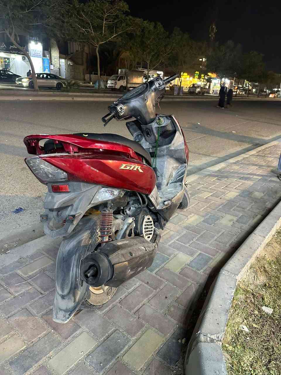 سلام عليكم دراجه جي تي ار نوزل خطين الدراجه لون كرزي ابلادي ختم واحد والكرزي مميز قليل منه الدراجه رمبه صارله ٣ اشهر من نازله الدراجه كفاله من البرغي للبرغي المكينه برغي مامفتوح بيه كفاله من ضفيره ومكينه وكفر فقط.البجم اشويه تعبان ونقصه جامله مال اشاره فقط غيرهن ماكو تجي واتشوف كله شغاله من البجم للبكلايت والدراجه امداريه كل ١٥ يوم ابدل دهن امزويل  وفلتر شوته وبانزين محسن الدراجه اشوكت متجيه نكره السعر ٨٥٠ وبيه مجال قليل الله شاهد الدراجه مامتعبتني بس لين معتاز افلوس اريد ابيعه واني ماخذه بااكثر من هذا السعر بس متوازي عليه المكان بياع الرقم ***********
