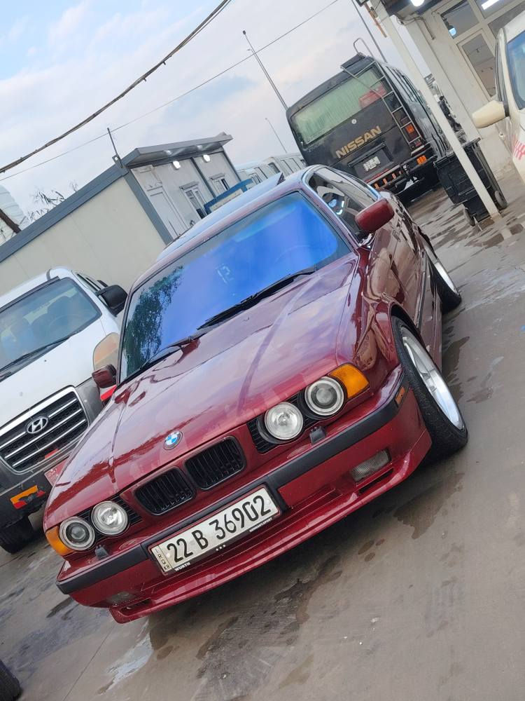 نBMWموديل 1991 فول مواسه فات كير توماتيك مه كينه 525 كه بس سلايت  ٤ جام كاره با بيش رام يانى بيش كه وره كوشن جلد ناوسبى ته بريد ساردوو كه رم ده بل ئيرباك سه ياره كه M مه يانى سبورت قه بات مواسه فات براوه وه ركه ران كير مه كينه ته قه و ره قه ته بريد به ناوكردن وه كاله هه مووى به شه رت مالي دوسته ته نها ئه زيه ته كى بيشى هه يه بن راديته ى سعر 80 كه لاو موحامه له يه كى كم  *********** أربيل, العراق
