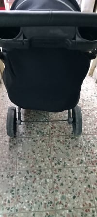 عربانة طفل • نظيفة