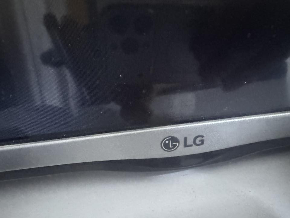 السلام عليكم 
عندي شاشه الجي32 كوري اصلي بي تطبيقات نت وكراسي دوار2. 
كلهم150 مكان بغداد بنوك الكنيسه***********
