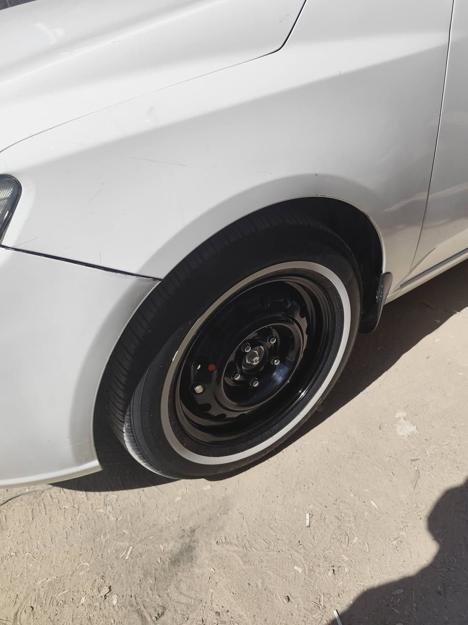 سلام عليكم عندي للبيع ويل عادي 15 تخم تاير ابو الخط استعمالهن اقل الشهر ويل صبغ حراري مال حاويه 
السعر 260 الف وللاستفسار ع الرقم  ***********
