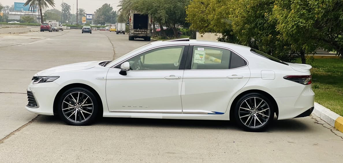 السلام عليكم 
بعد التحية والتقدير 

كامري 2024 خليجي عبداللطيف جميل هايبرد + بانزين GLE كفالة عامة صبغ بارد رصعات شخوط تبديل محرك كير صدر كفالة شرط السونار ماشية 32 رقم بغداد بااسمي كتلوكات كاعيات والعدة موجودات 

المواصفات
‏ GLE 
محرك 2500 
بصمة تشغيل
فتحة
شاشة
كامرة
كرسي السايق كهرباء 
بردة كهرباء 
حساسات امامي خلفي 
هاند بريك بصمة
3 انظمة قيادة 
الايكو والسبورت والنورمل 
مصابيح امامية زنون 
شاحن لاسلكي 
اوتو هولد 
ايڤي مود 
اشارة بلمري 
وباقي المواصفات المعروفة 
السعر 247 وبيها مجال بسيط
مكاني بغداد العامرية
*********** 
تحياتي
