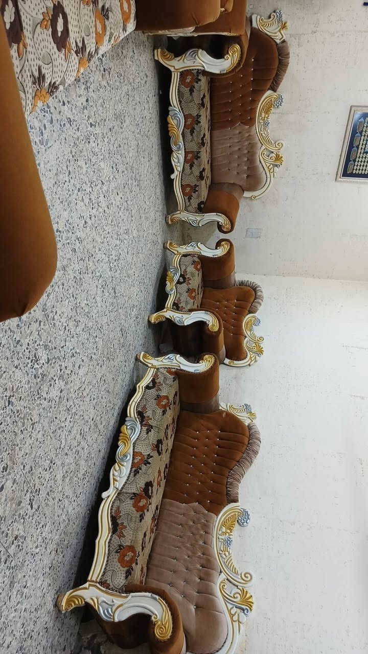 تخم 10 مقاعد  ملكي تكمه نضيف جدا نضيف سعر 275 وبي مجال مكان البياع يوجد توصل بكروه رقم يوجد وتساب***********
